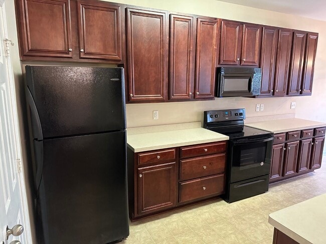 Building Photo - Welcome to Stonebridge! Swim/Tennis/HOA Co...