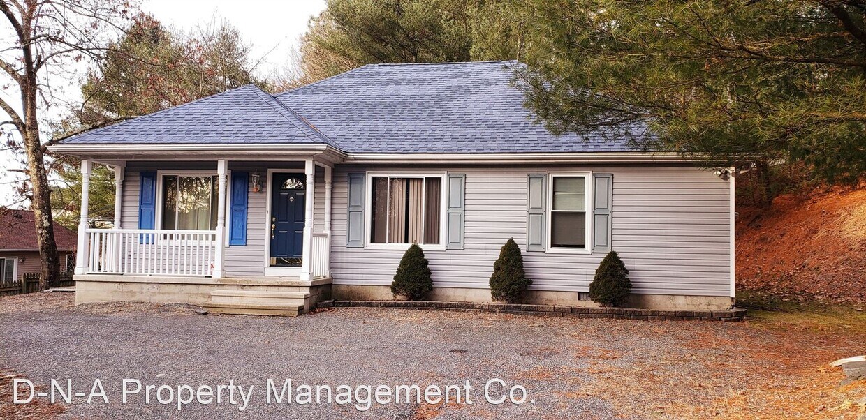 3 br, 2 bath House 2309 Woodcrest Drive House Rental in East