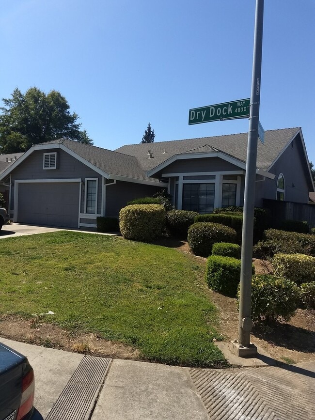 Building Photo - Updated 3 Bedroom Home