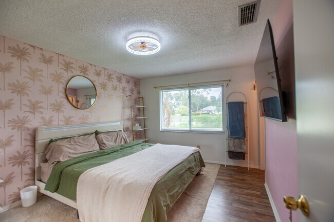 Foto del edificio - 1323 Torreya Cir