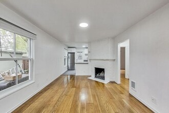 Building Photo - 1213 University Ave