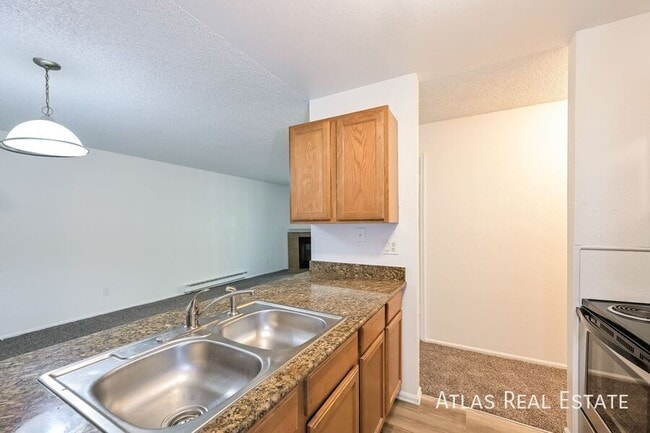 Building Photo - 14701 E Tennessee Dr