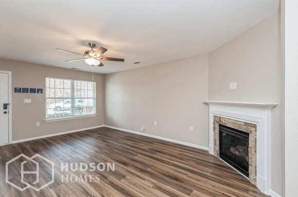 Foto del edificio - NOW AVAILABLE! - 2978 Tall Oaks Dr, Dallas...