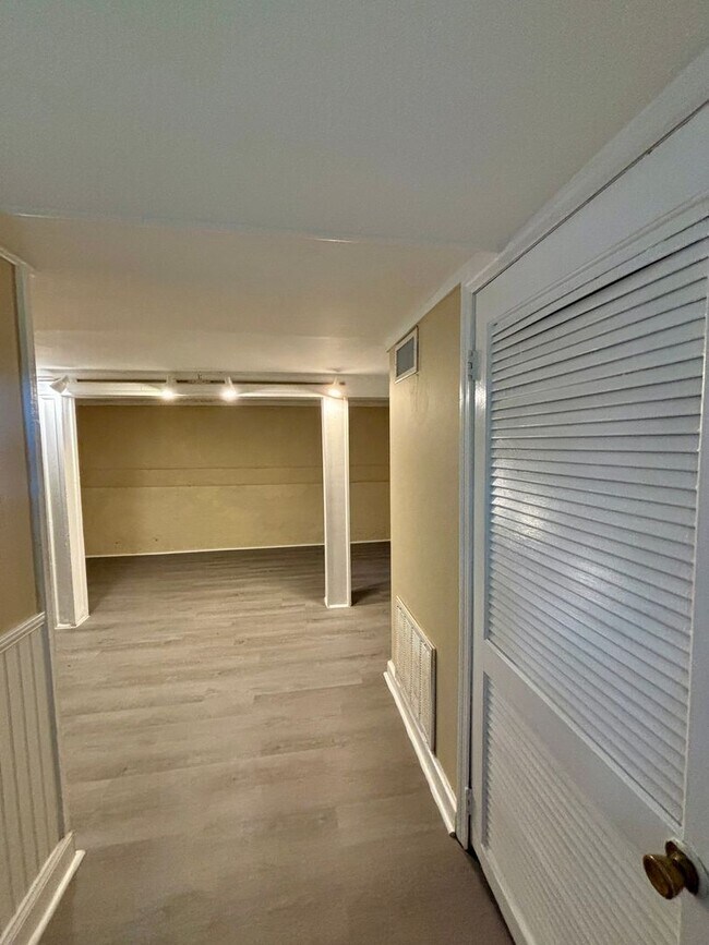 Photo - Live at the Color Wheel - Walk to UNC! House