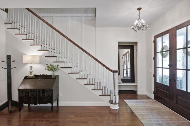 Foto del edificio - Luxury Living in Minnetonka – 6BR Home in Prime  Location