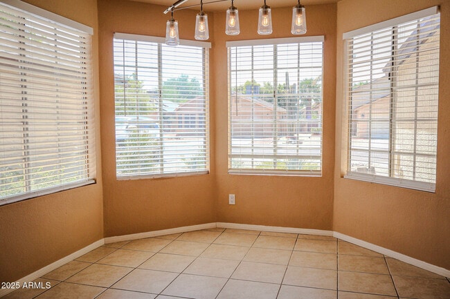 Building Photo - 3052 E Siesta Ln