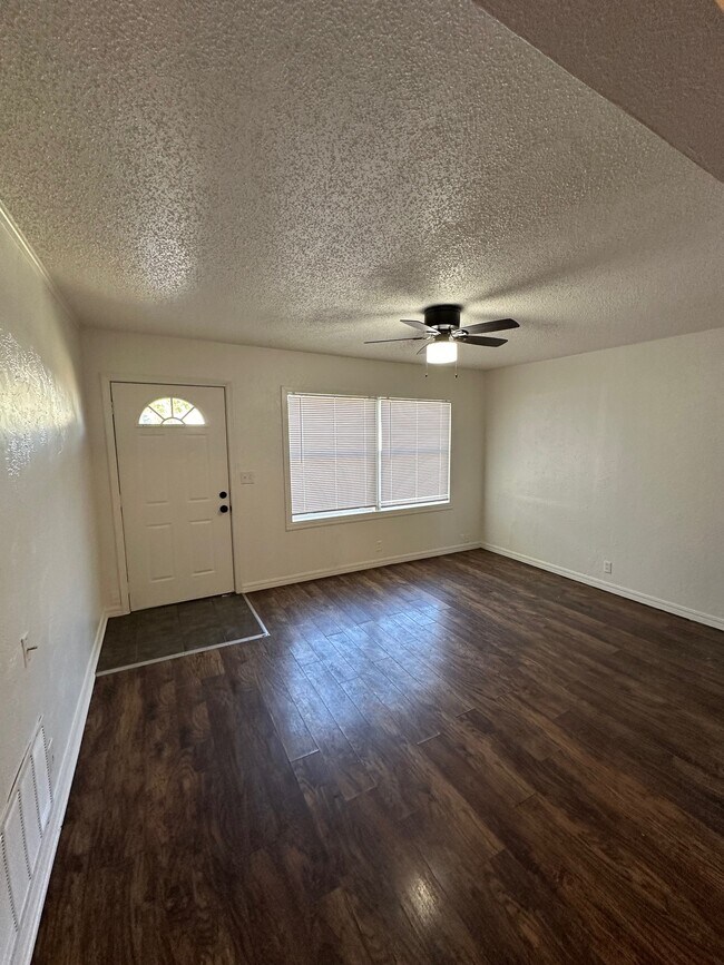 Building Photo - 6208 NW 40th St
