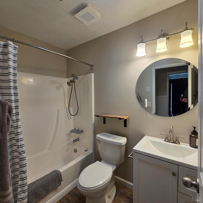 Foto del edificio - 464 Hartwick Ln