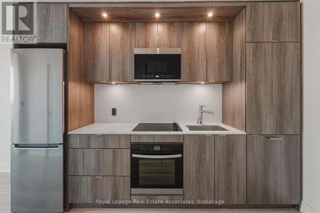 Building Photo - 60 Central Park Roadway