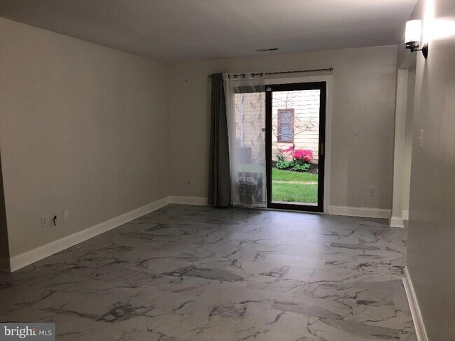 Building Photo - 5 William Paca Bldg