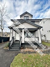 Building Photo - 174 Milton St