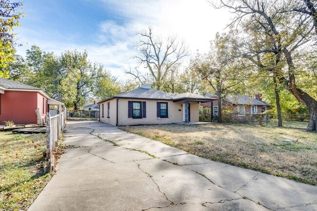 Building Photo - 506 E Curtis Dr