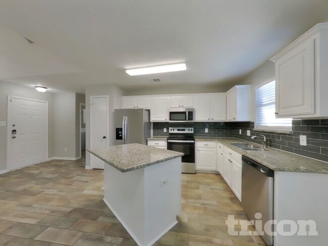 Foto del edificio - 16229 Summerset Estates Blvd