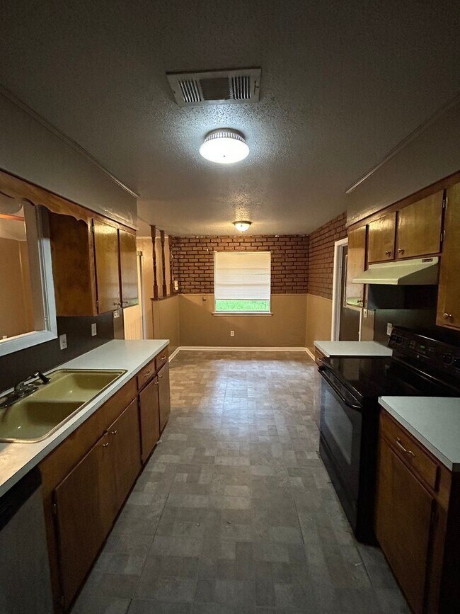 Foto del edificio - 3 br, 1.5 bath House - 822 Poleman