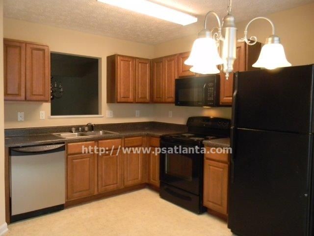 Building Photo - 2453 Piering Dr
