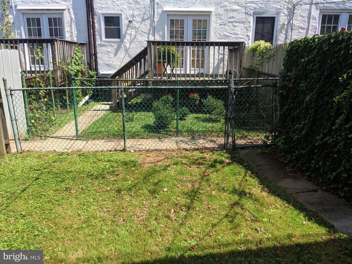 Primary Photo - 851 Glenbrook Ave