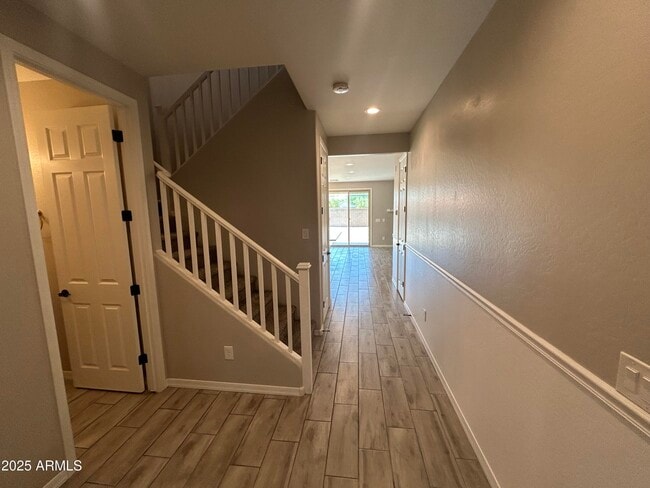 Building Photo - 25930 N Thornhill Dr