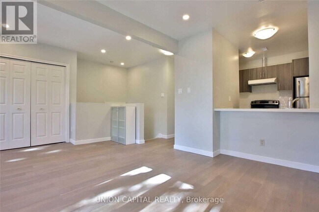 Building Photo - 366 Balliol St