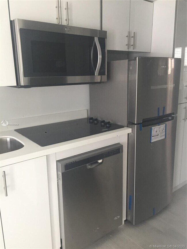 Building Photo - 1601  Meridian Ave 104 Miami Beach Fl 33139