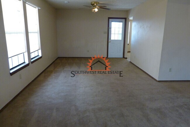 Foto del edificio - Lovely 3 bedroom 2 bathroom brick home wit...