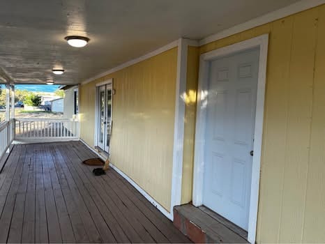 Building Photo - 111 E 7th St