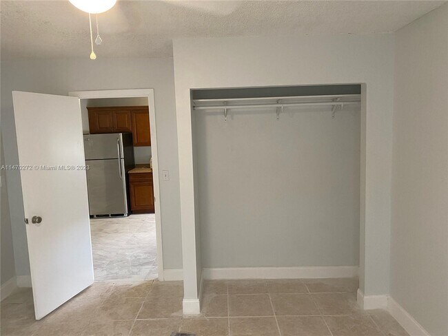 Building Photo - 5730 SW 27th St