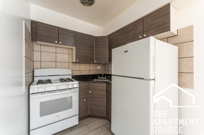 Foto del edificio - 1525 W Morse Ave