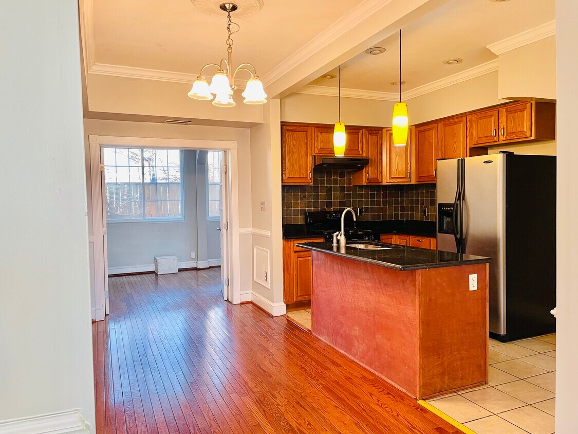Primary Photo - 633 Longfellow St NW