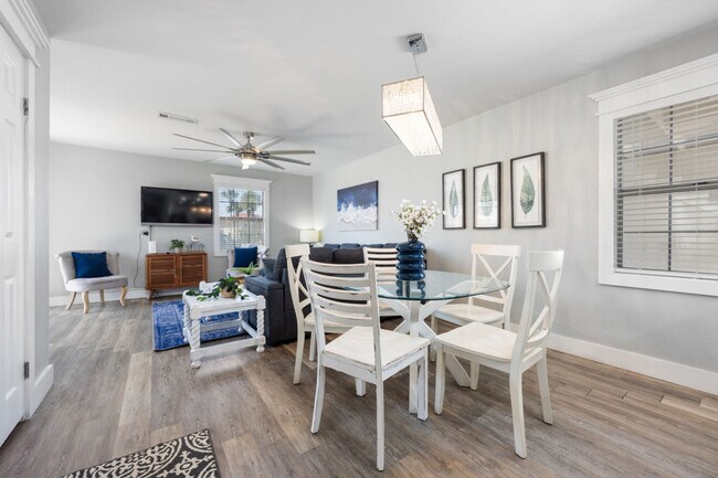 Foto del edificio - 17462 Front Beach Rd