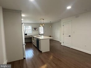 Building Photo - 744 E Cold Spring Ln