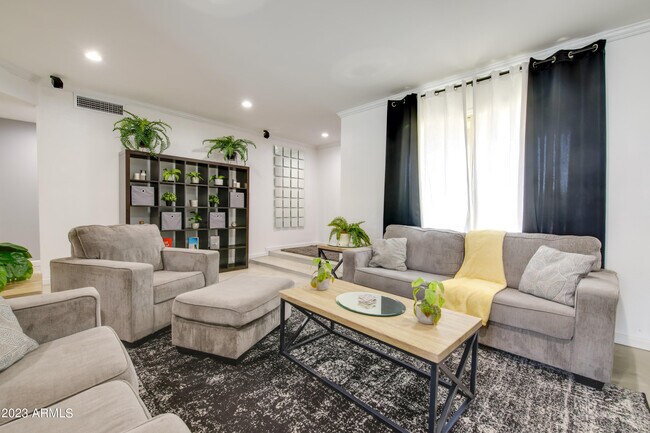 Foto del edificio - 8522 E Amelia Ave