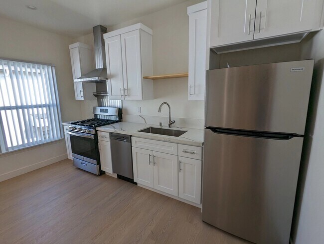 Building Photo - 559 Normandie Ave