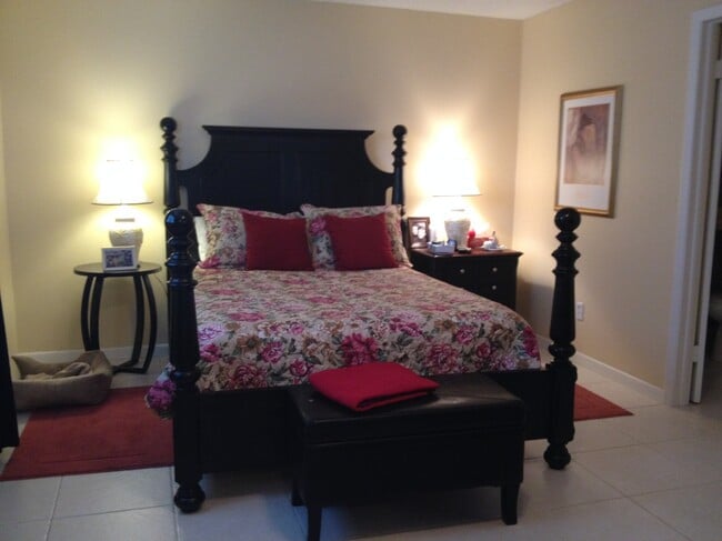 Building Photo - 2108 SE Edler Dr