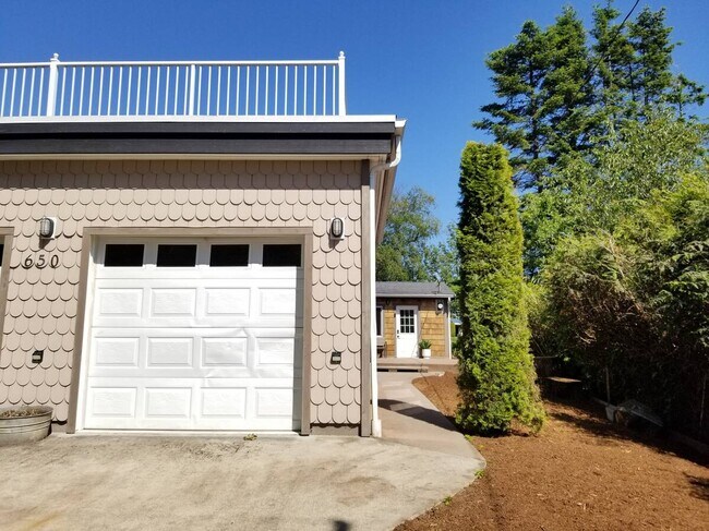 Building Photo - 650 S Beach Rd