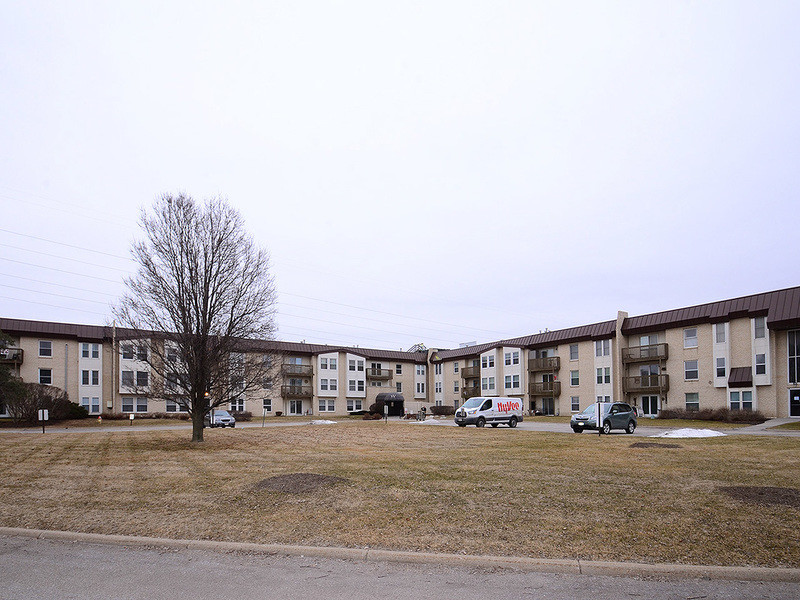 Primary Photo - 12727 W Dodge Rd