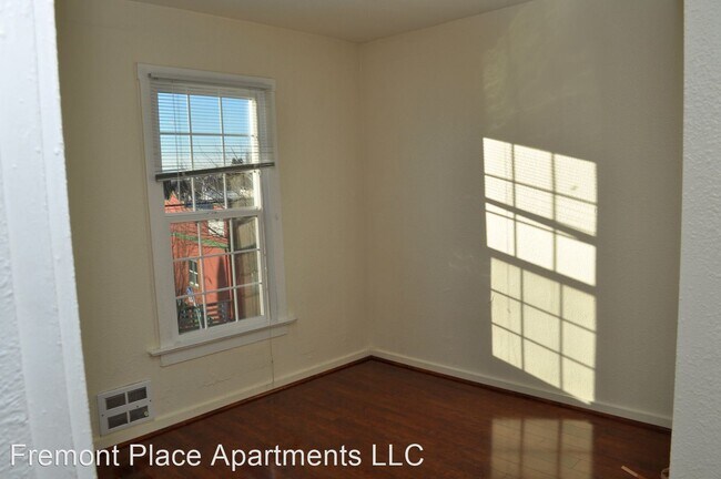 Building Photo - 3519 Fremont Pl N