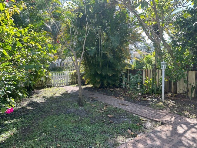 Building Photo - One bedroom, one bath beautiful home near Crescent Lake- move in now- 1/2 off first month rent an...