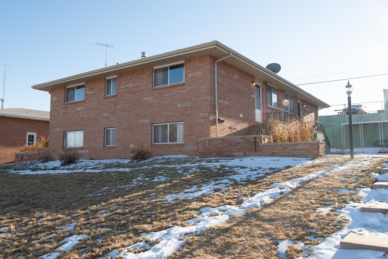 Building Photo - 1749 Oxford Dr