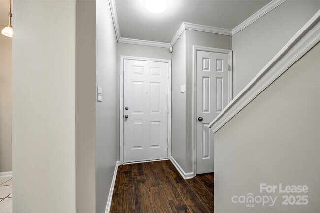Foto del edificio - 704 Heritage Pkwy