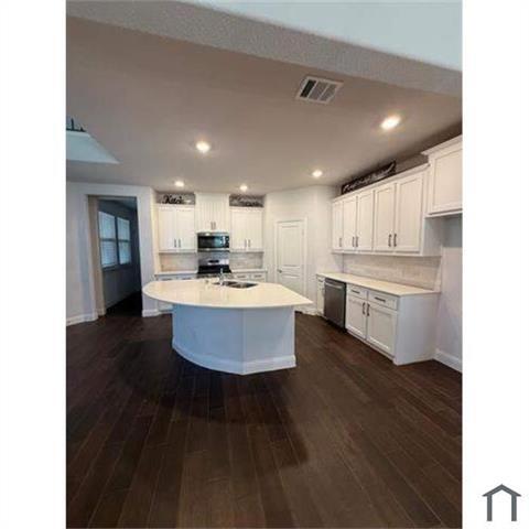 Foto del edificio - 6033 Dandelion Dr