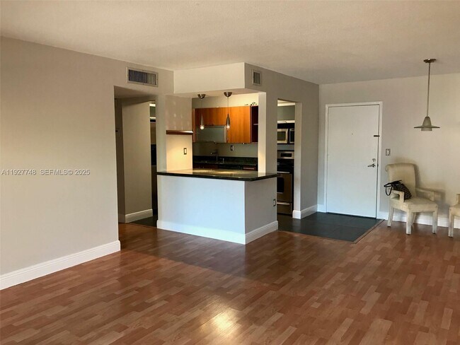 Foto del edificio - 10431 N Kendall Dr