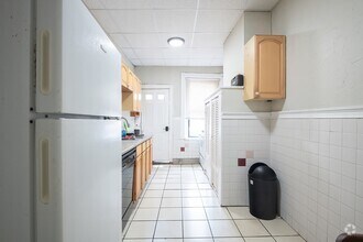 Building Photo - 5 Linden St