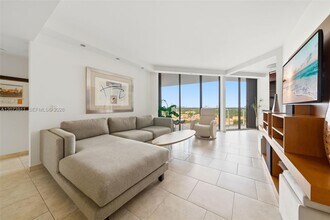 Building Photo - 3610 Yacht Club Dr