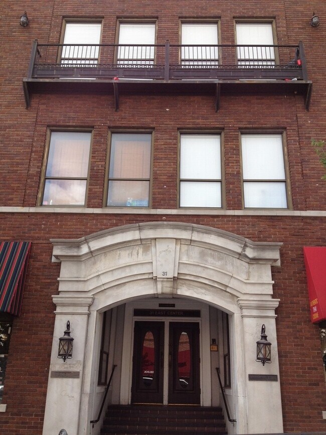 Building Photo - 31 E Center St