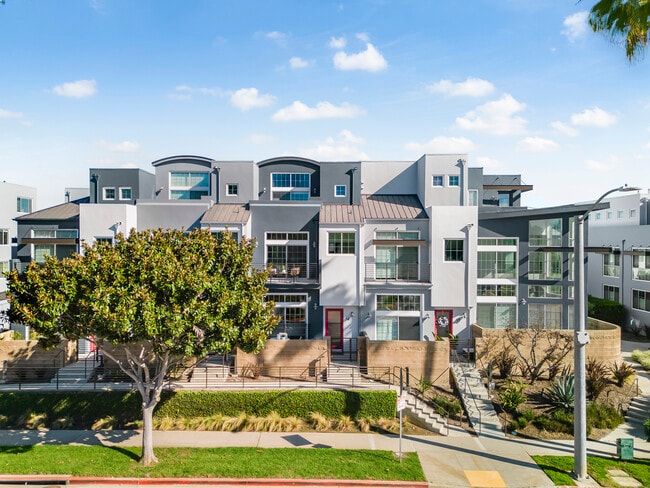 Building Photo - 5350 Playa Vista Dr