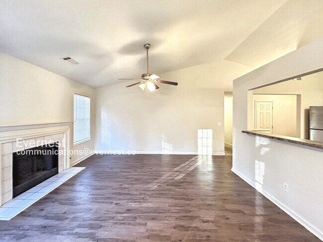 Building Photo - 3750 Greenbrook Dr