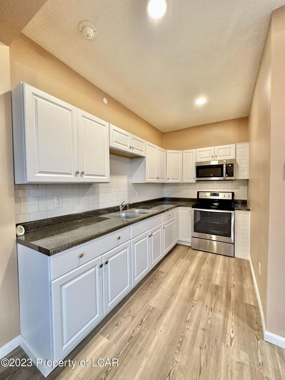 Kitchen - 111 Park Ave