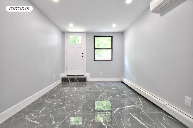 Foto del edificio - 49 E 56th St