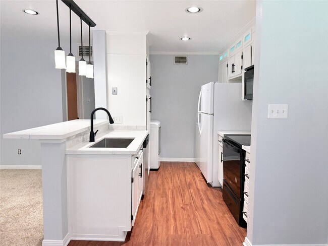 Foto del edificio - 2626 Holly Hall St