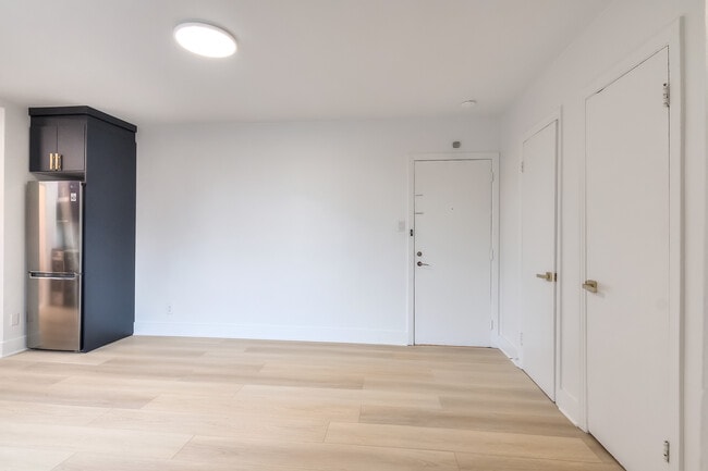 Building Photo - 1201 Av Hope